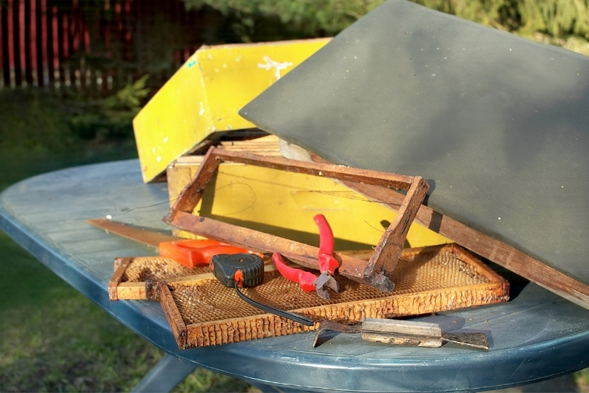 parts of a beehive